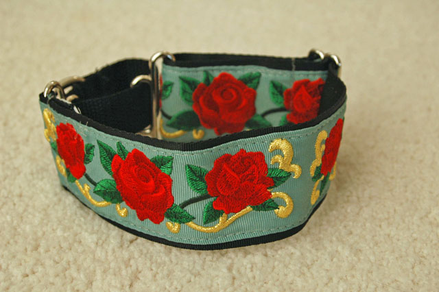 Victorian Rose border on Jade Blue